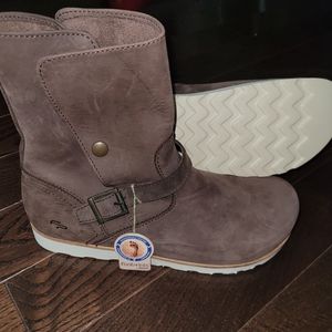 Footprints by Birkenstock boots